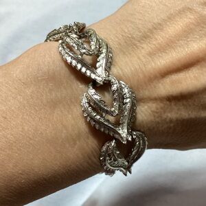 Coro Pegasus Repeating Leaf Link Vintage Bracelet Metal Silver Color Signed